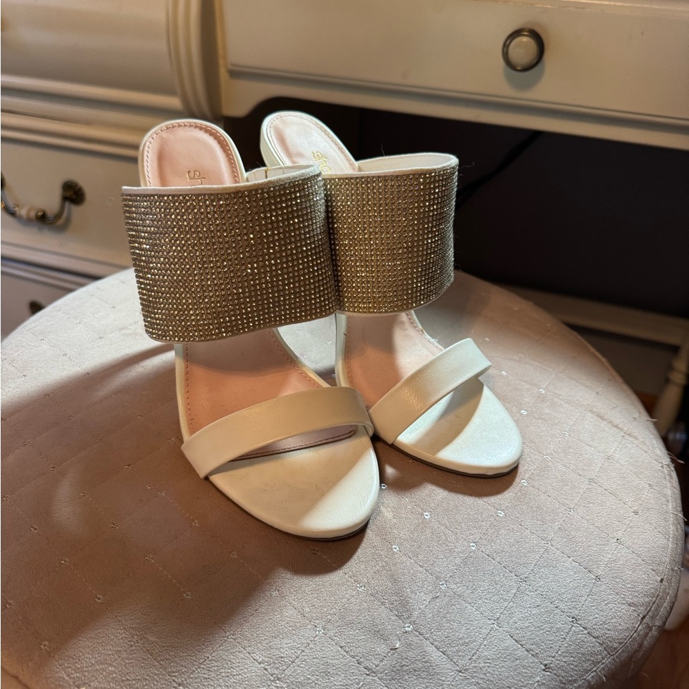 Shoe Dazzle White  Heels
